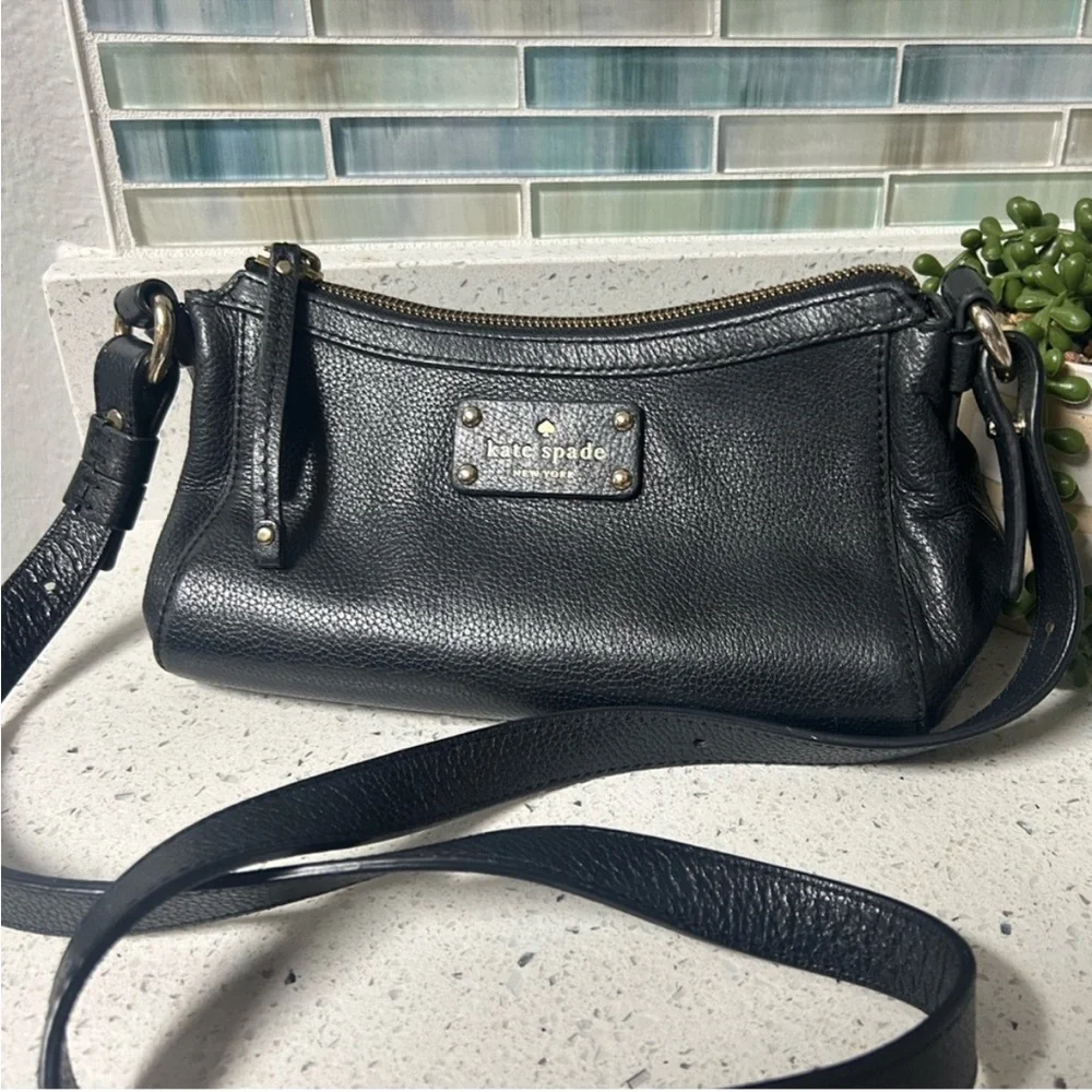 Kate Spade Black Pebbled Leather EUC
long strap - Picture 1 of 3